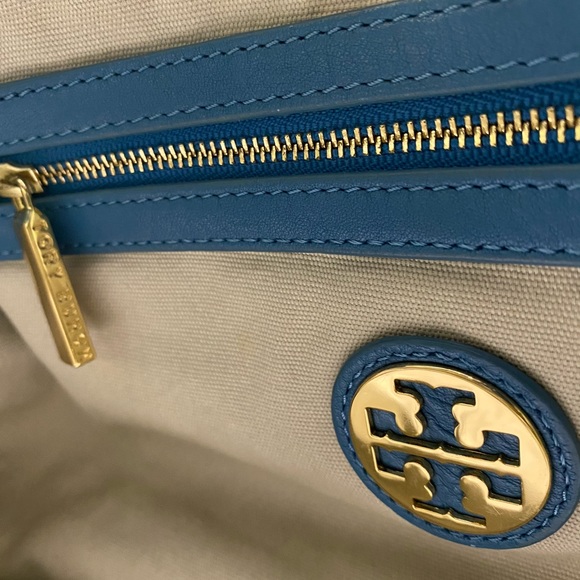 Tory Burch Amanda Hobo Satchel - Picture 9 of 12